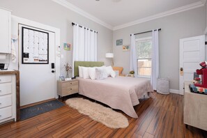 1 غرفة نوم ومكواة/لوح كي وسرير سفر وواي فاي مجانًا