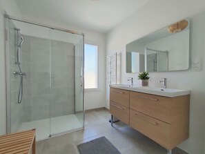 シャワー、ヘアドライヤー