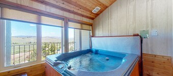 The Mountainside - Unit B47 with a private indoor hot tub, views, & pool