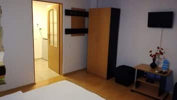 Double Room | Individually decorated, individually furnished, free WiFi, bed sheets