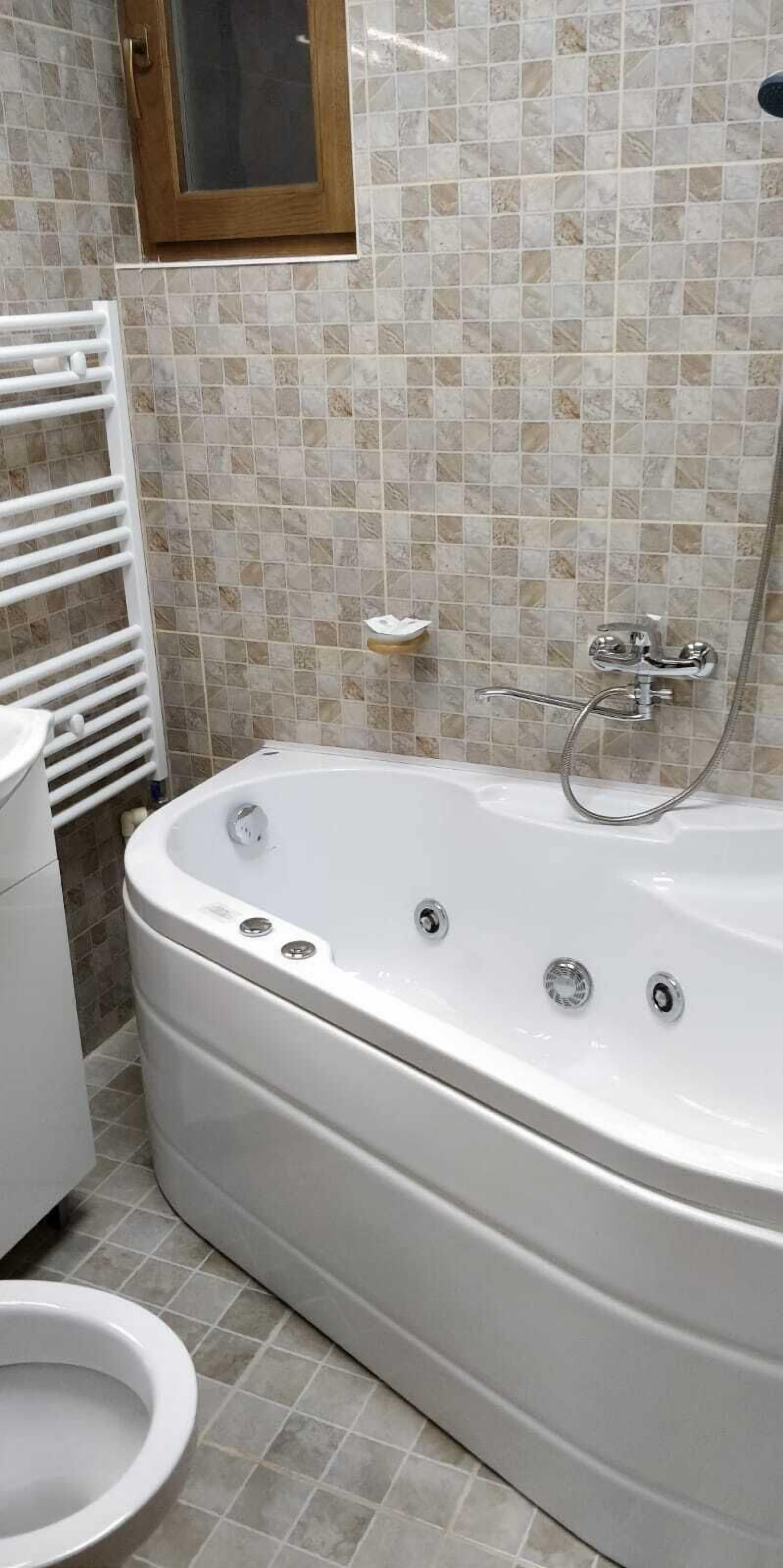 Jetted tub, hair dryer, towels, soap