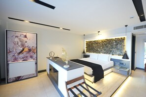 1 bedroom, premium bedding, memory-foam beds, minibar