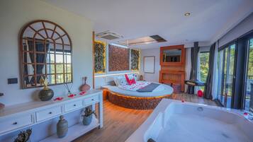 Chambre Lune de Miel | Literie de qualité supérieure, matelas mémoire de forme, minibar