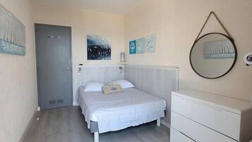 3 chambres, fer et planche Ă repasser, draps fournis