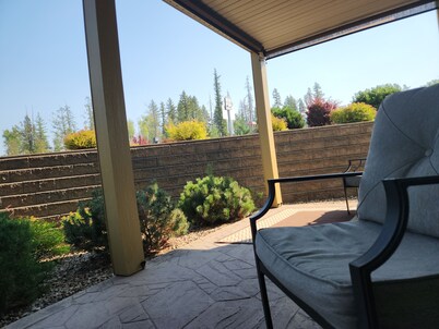 Quiet, forest view condo at Mabel Lake - Dog friendly!