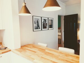 Dining - The 007 Flat - Posh Downtown Condo in Bloody Brilliant Location (Morganton)