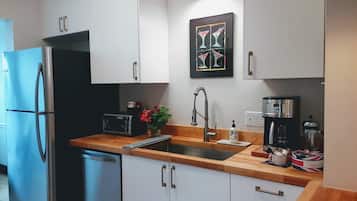 冰箱、微波炉、烤箱、炉灶