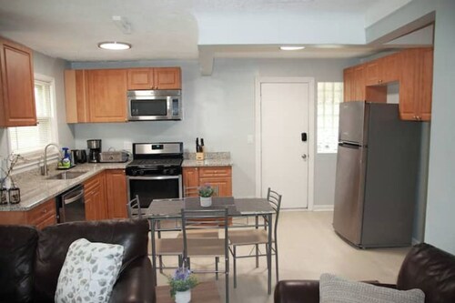 Newly Renovated Charming Family-Friendly Retreat in Harper Woods: