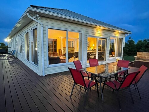 Grand Luxury Cottage by Blue Mountains with pool and hot tub