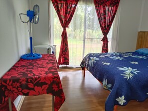 Travel cot, free WiFi, bed sheets