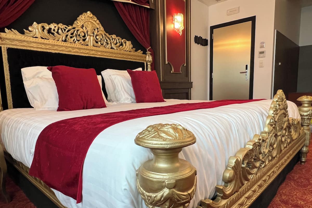 Royal-Zimmer, Nichtraucher, Whirlpool | 1 Schlafzimmer, Minibar (mit einigen kostenlosen Artikeln), Zimmersafe