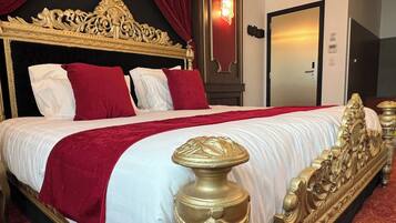 Kamar Royal, Bebas Asap Rokok, hot tub | 1 kamar tidur, isi minibar gratis, brankas, dan didekorasi berbeda-beda