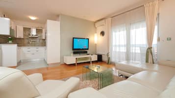 LĂ€genhet Comfort | Vardagsrum | 32-tums tv med satellitkanaler