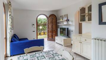 Basic Villa | Living area | Smart TV