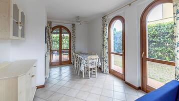 Basic Villa | Living area | Smart TV