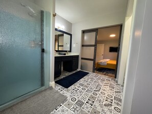 1 bedroom, iron/ironing board, free WiFi, bed sheets - The Blue Belle of Winston Salem (Winston-Salem)