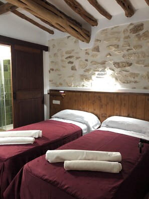 6 Schlafzimmer, Schreibtisch, WLAN, Bettwäsche