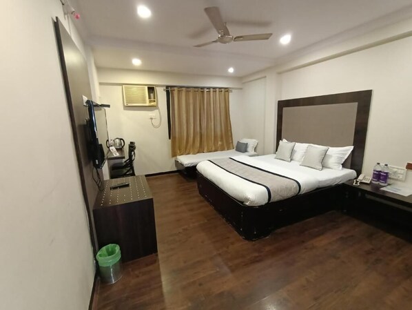 1 bedroom, WiFi, bed sheets - Standard Double Room 3 Hotel Andheri East station area & international airport
 (Mumbai)