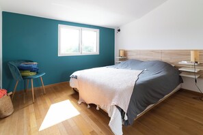 4 slaapkamers, een strijkplank/strijkijzer, reisbedje, wifi