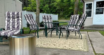 S Side Lake Melissa ~ Flat Lot ~ Heart of DL Lakes Country ~ Sunroom ~ Sandy