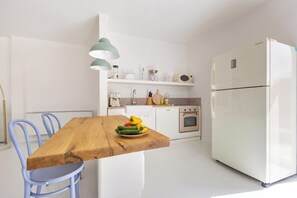Refrigerador, microondas, parrilla de estufa y lavavajillas 