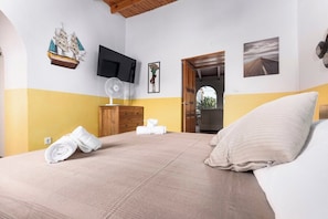 2 bedrooms, desk, iron/ironing board, WiFi