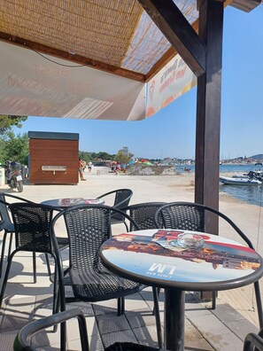 Outdoor dining - Gemütliches Appartement, 25 qm in Biograd na Moru (Biograd na Moru)