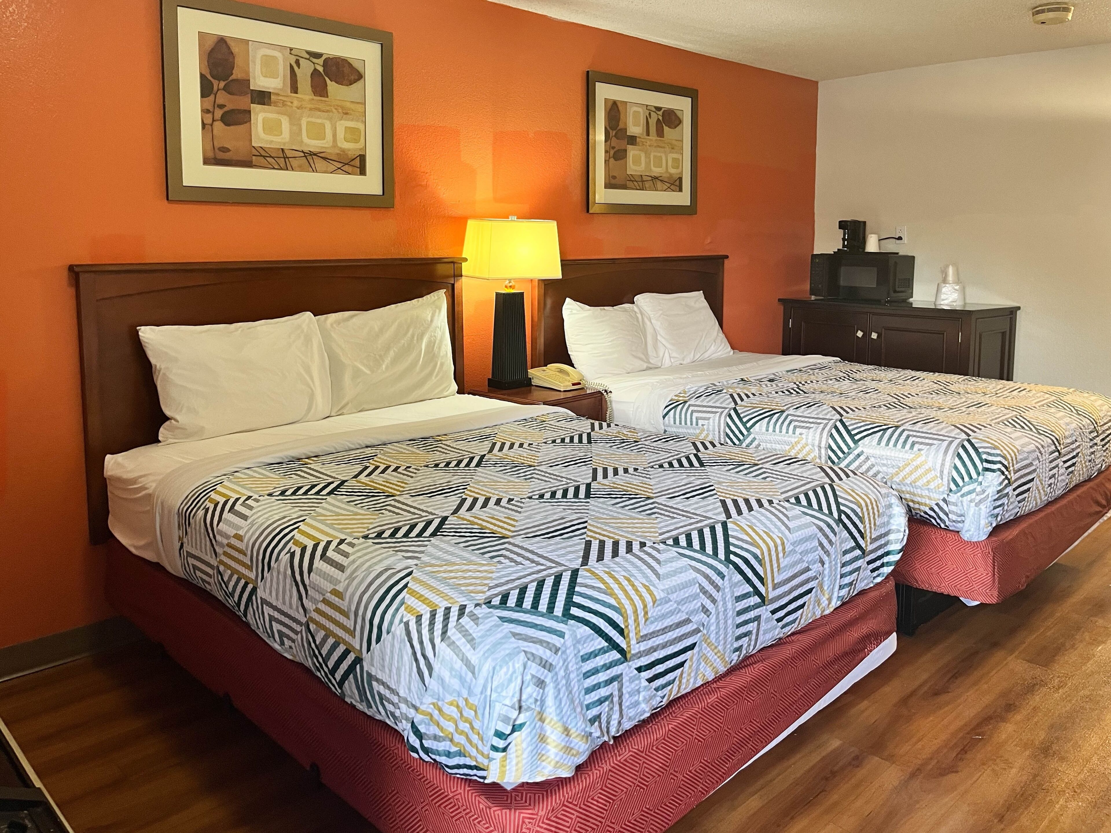 Blackout drapes, free WiFi, bed sheets