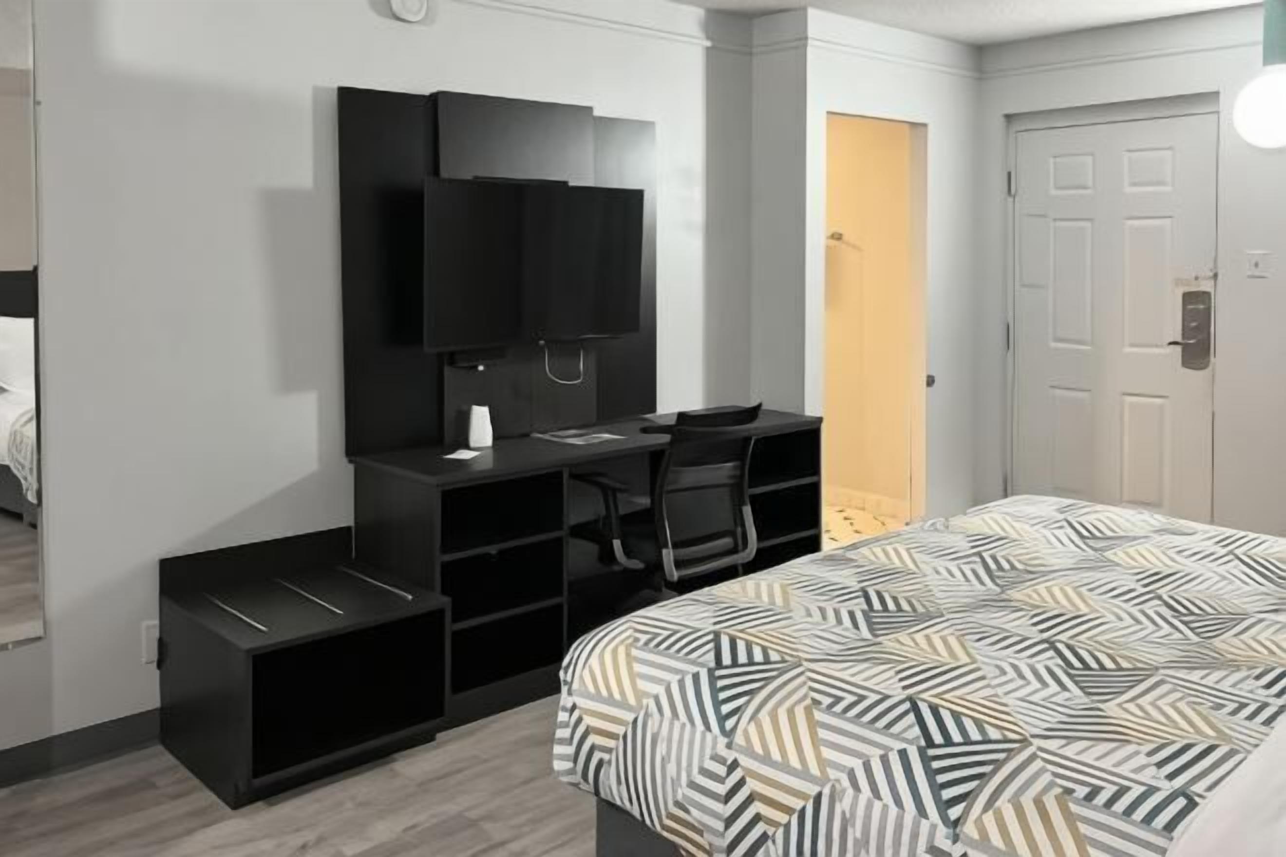 Blackout curtains, free WiFi, bed sheets