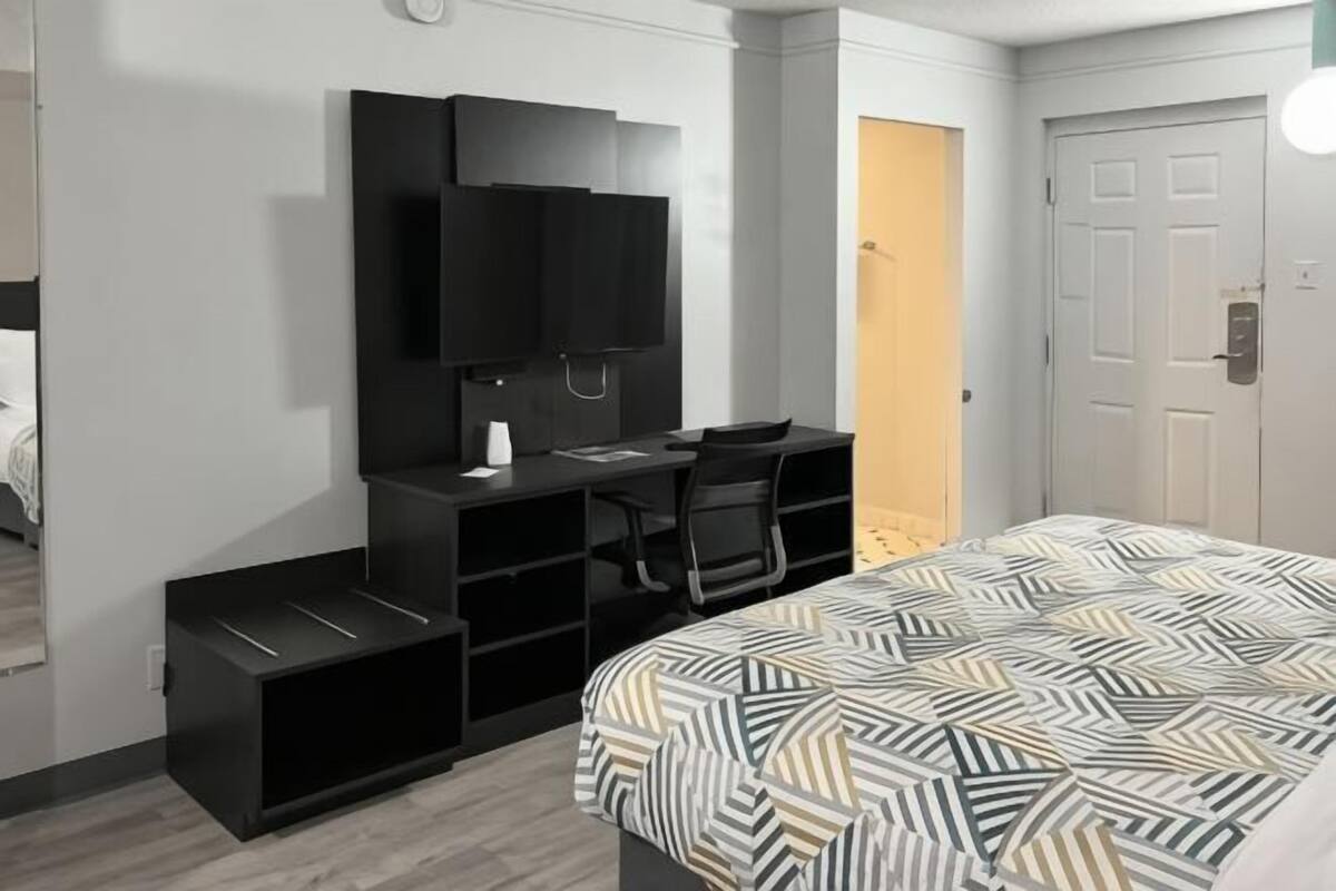 Blackout drapes, WiFi (free), bed sheets
