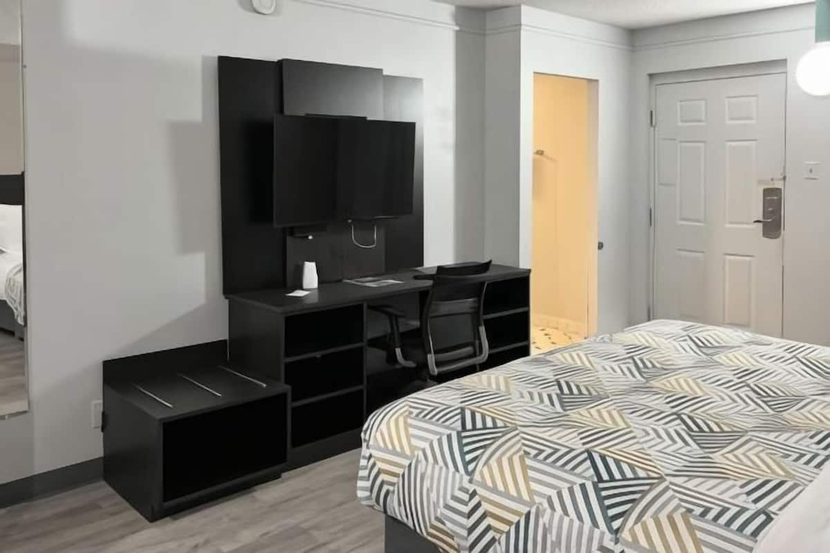 Blackout curtains, free WiFi, bed sheets