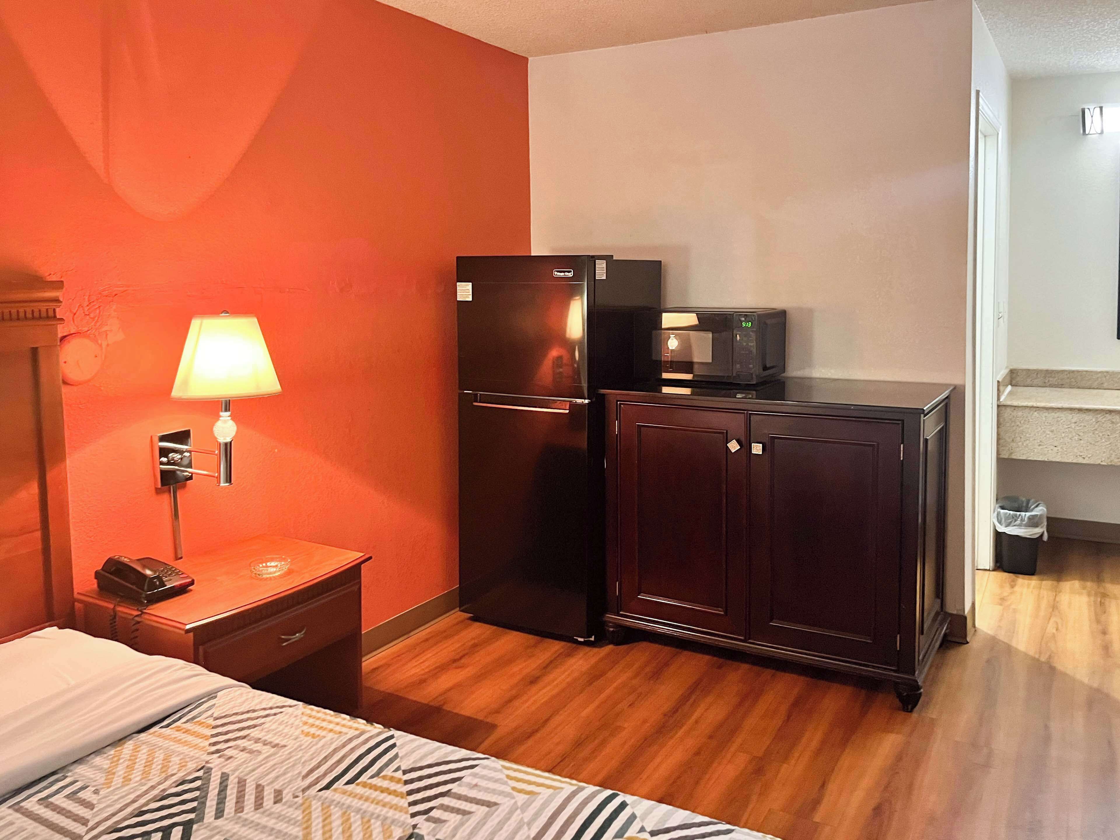 Blackout curtains, free WiFi, bed sheets