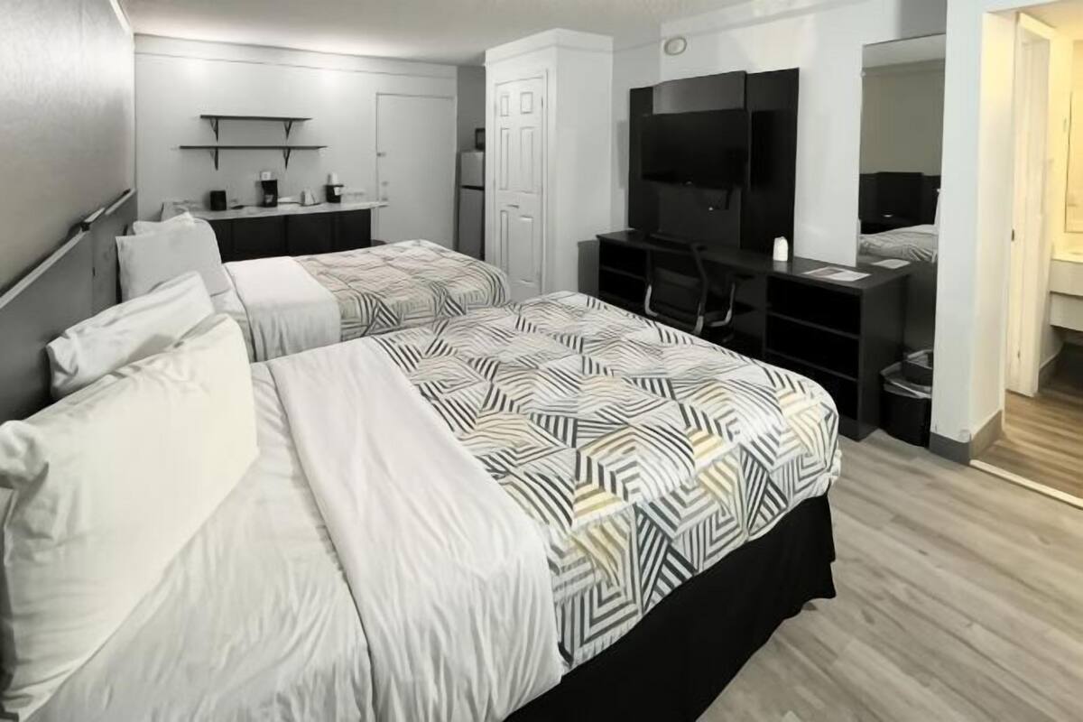 Blackout drapes, WiFi (free), bed sheets