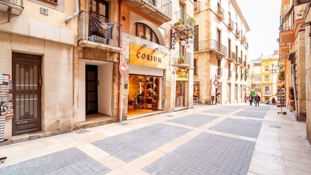 Unclassified image, 1 of 42, button - Old Town · Major - Unik Vacation (Tarragona)