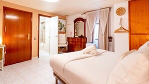 Unclassified image, 5 of 42, button - Old Town · Major - Unik Vacation (Tarragona)