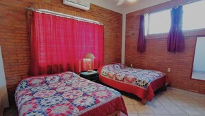 A room with two beds, red curtains, a ceiling fan, and a window with purple curtains. - 2 BdD Villa Completa Casalaspalmas-punta De Mita (Punta de Mita)