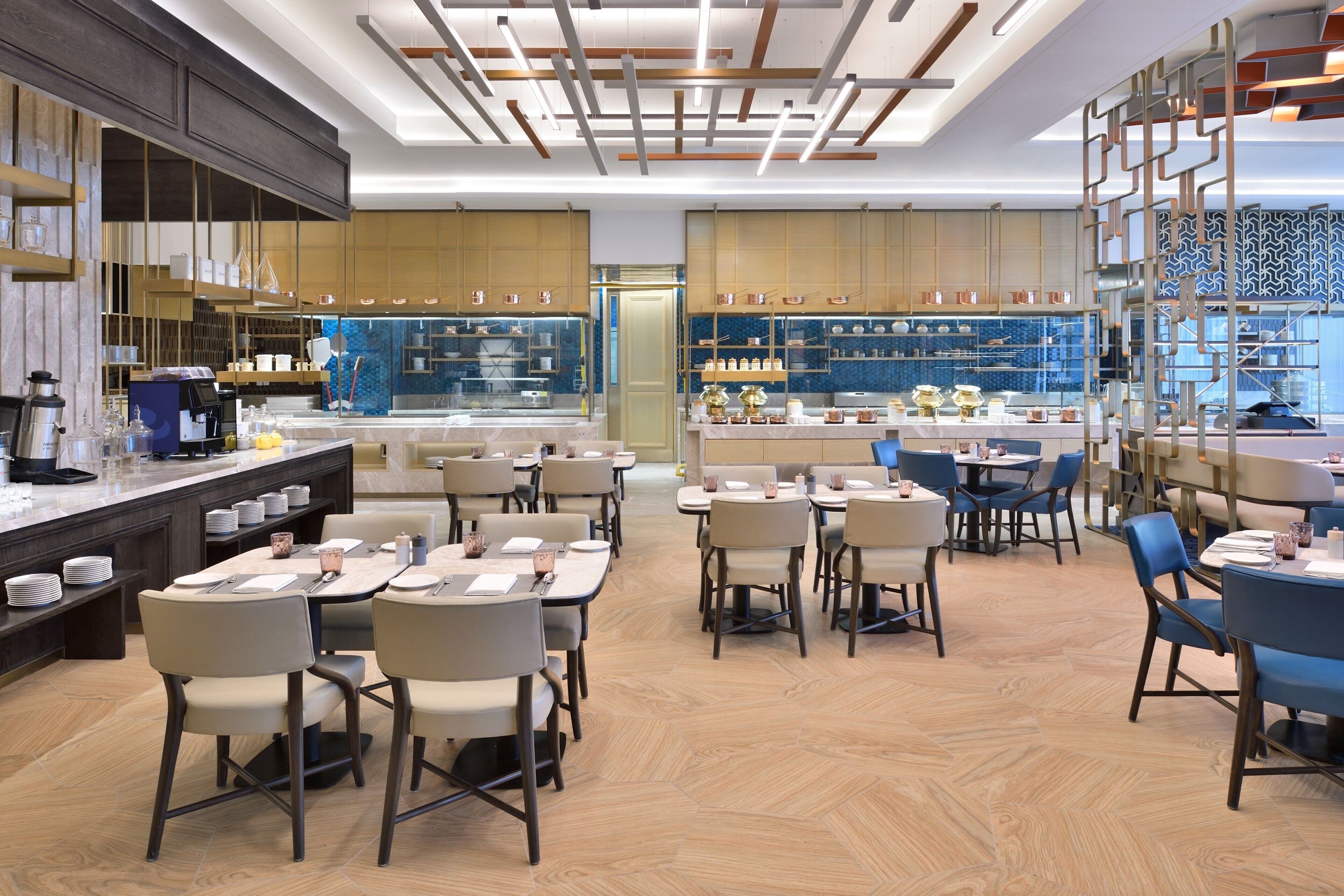 2 restaurants; breakfast, lunch, dinner and brunch served 