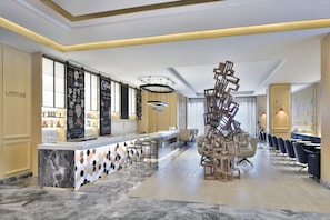 2 restaurants, breakfast, lunch served; local and international cuisine - Le Méridien Amritsar (Amritsar)