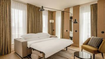 Club Suite, 1 King Bed | 1 bedroom, premium bedding, minibar, in-room safe