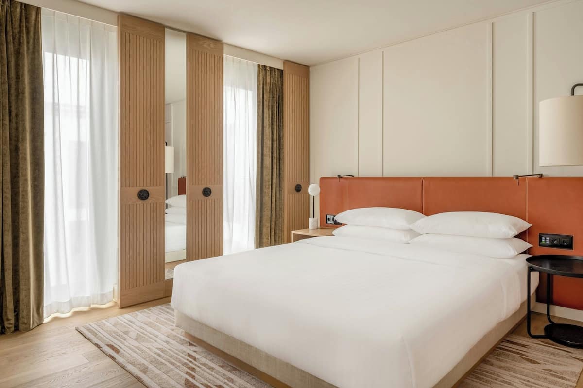 1 bedroom, premium bedding, minibar, in-room safe