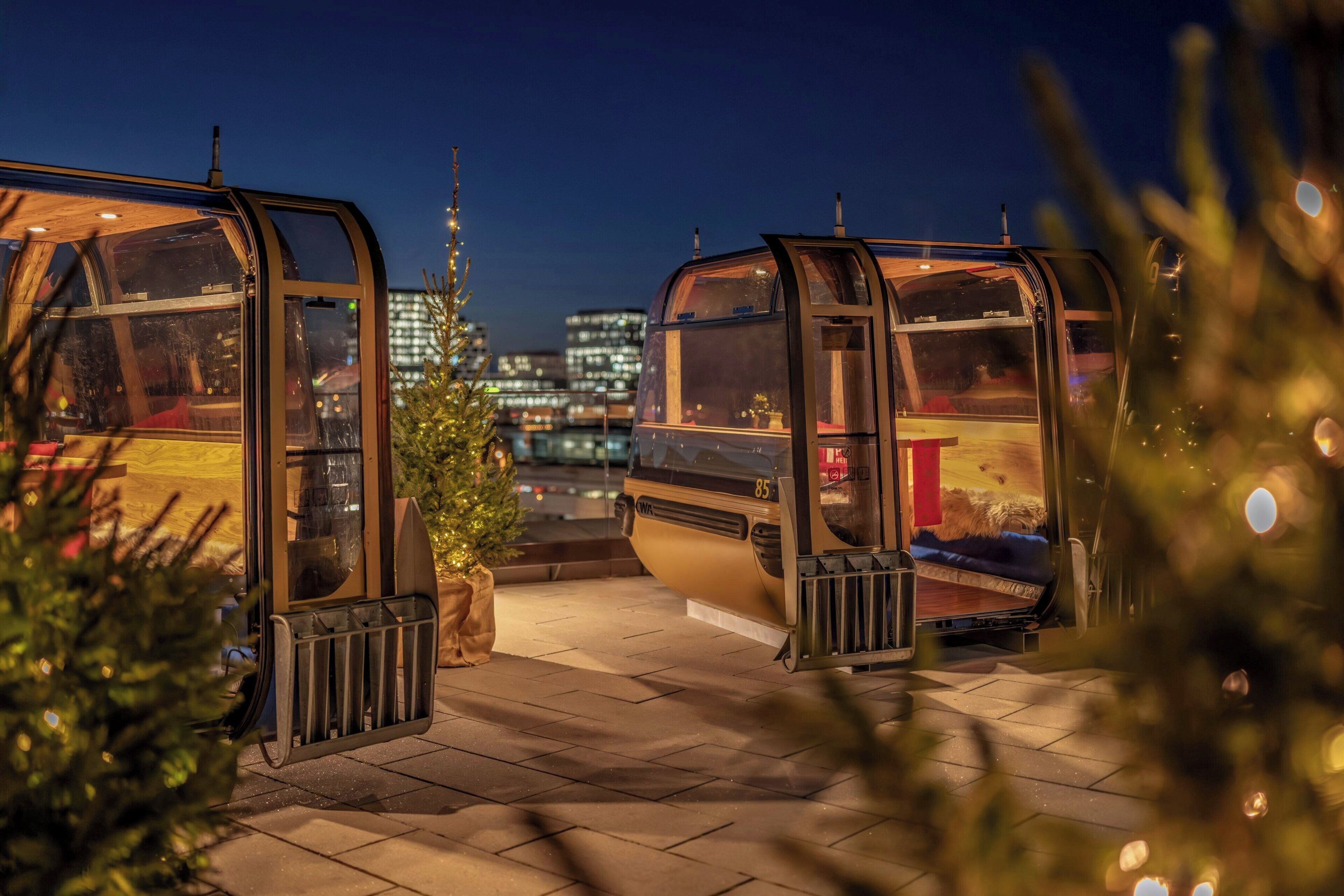 Breakfast, lunch, dinner served; Italian cuisine 