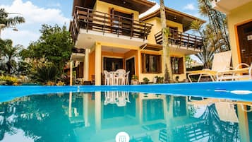 Outdoor pool, pool loungers