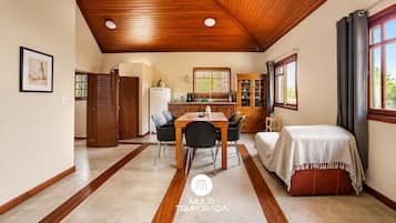 S8 - Lagoa do Peri - Bollte Praia Boutique Pousada - Campeche | Dining
