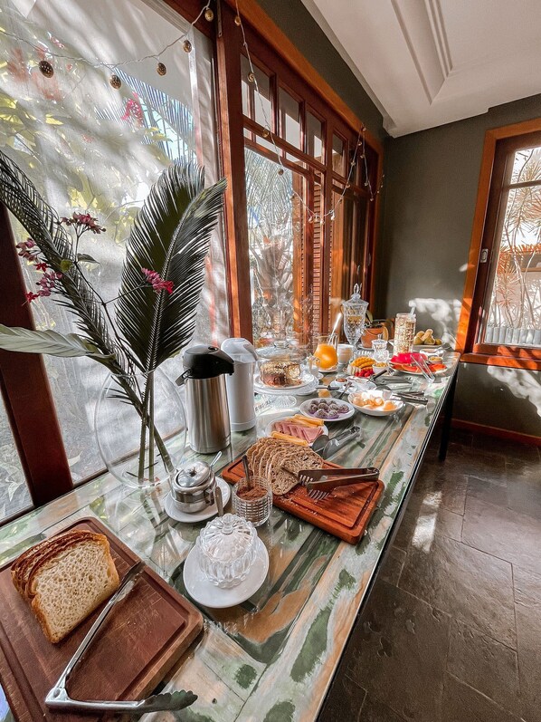 Free daily buffet breakfast - Bollté Praia Boutique Pousada - Campeche - SC (Florianópolis)