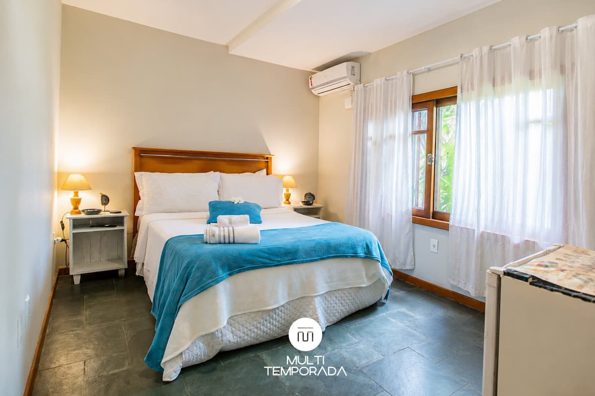 S5 - Suíte Ribeirão da Ilha - Bollte Praia Boutique Pousada - Campeche | 이집트산 면 시트, 고급 침구, 미니바, 각각 다른 스타일의 인테리어