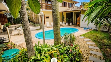 Outdoor pool, pool loungers