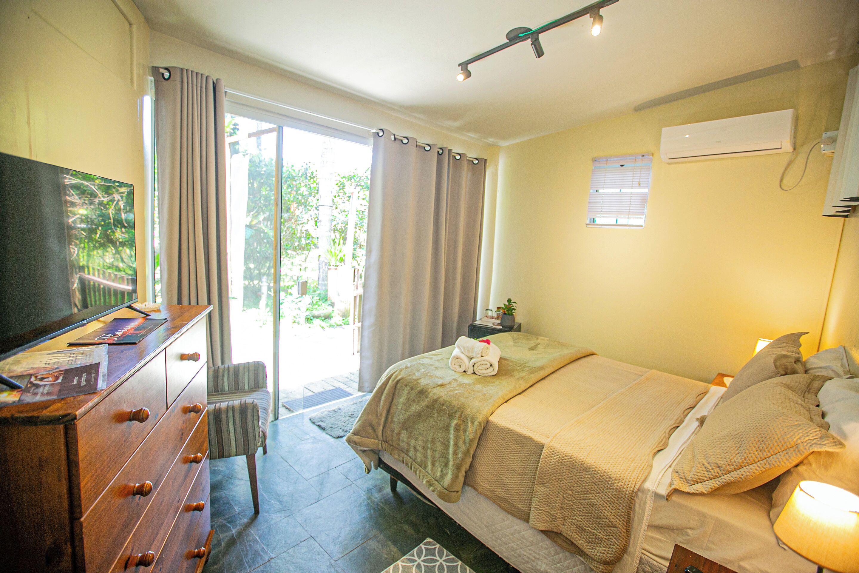 S10 - Suíte Praia do Saquinho - Bollte Praia Boutique Pousada - Campeche | 埃及棉床单、高档床上用品、迷你吧、特色装修