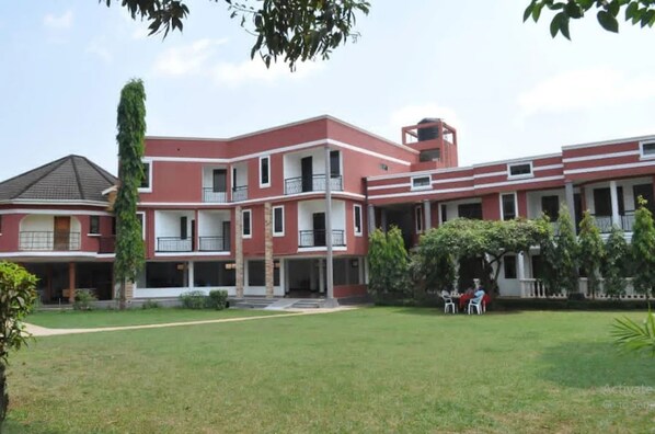 Front of property - De'Place Hotel Hoima (Hoima)