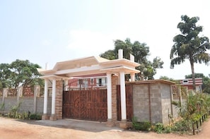 Property entrance - De'Place Hotel Hoima (Hoima)