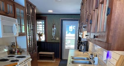 Charming cottage on beautiful South Manistique Lake